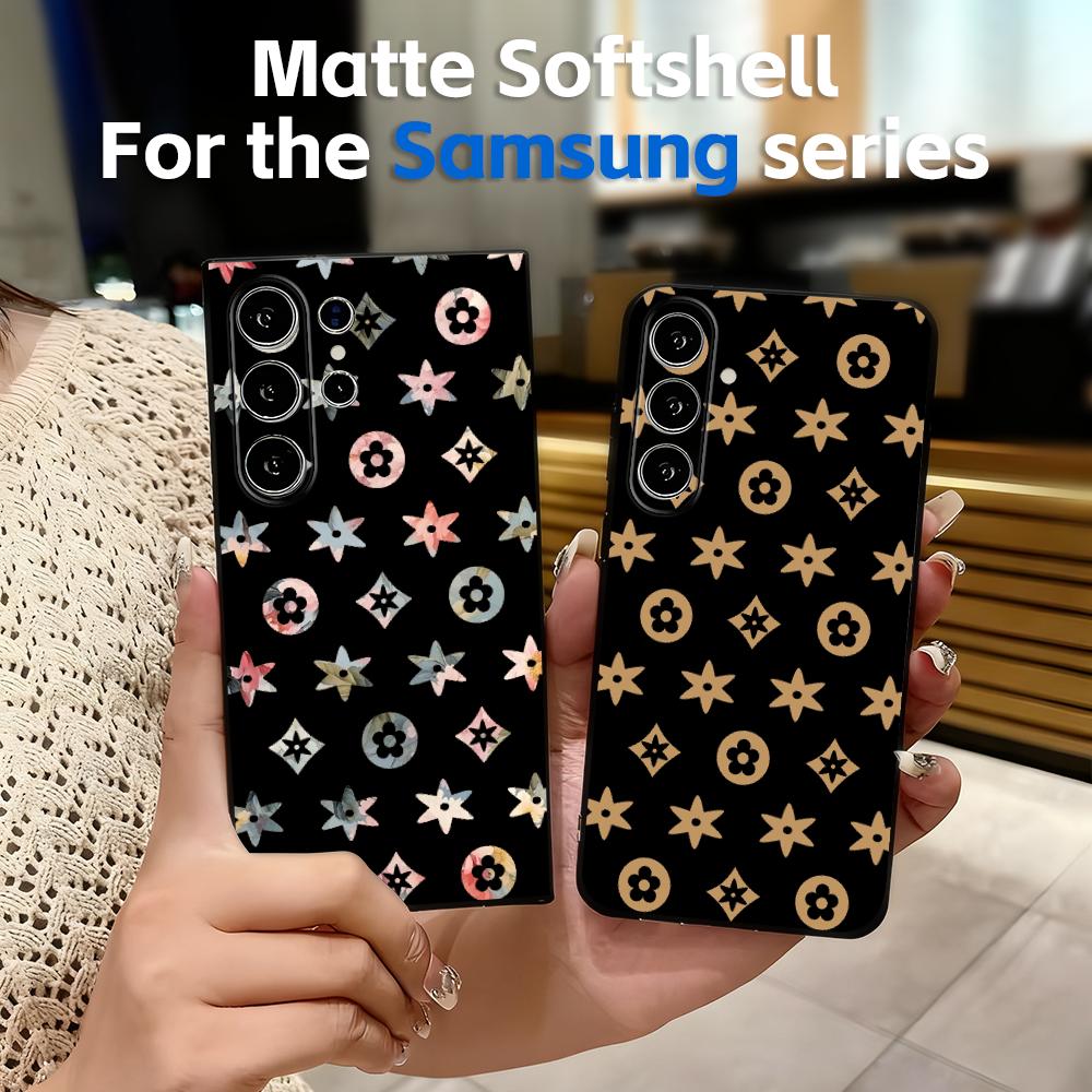 럭셔리 로고 디자인과 반복 패턴의 소프트 블랙 폰 케이 - Phone Cases Samsung S24 리뷰 및 가격